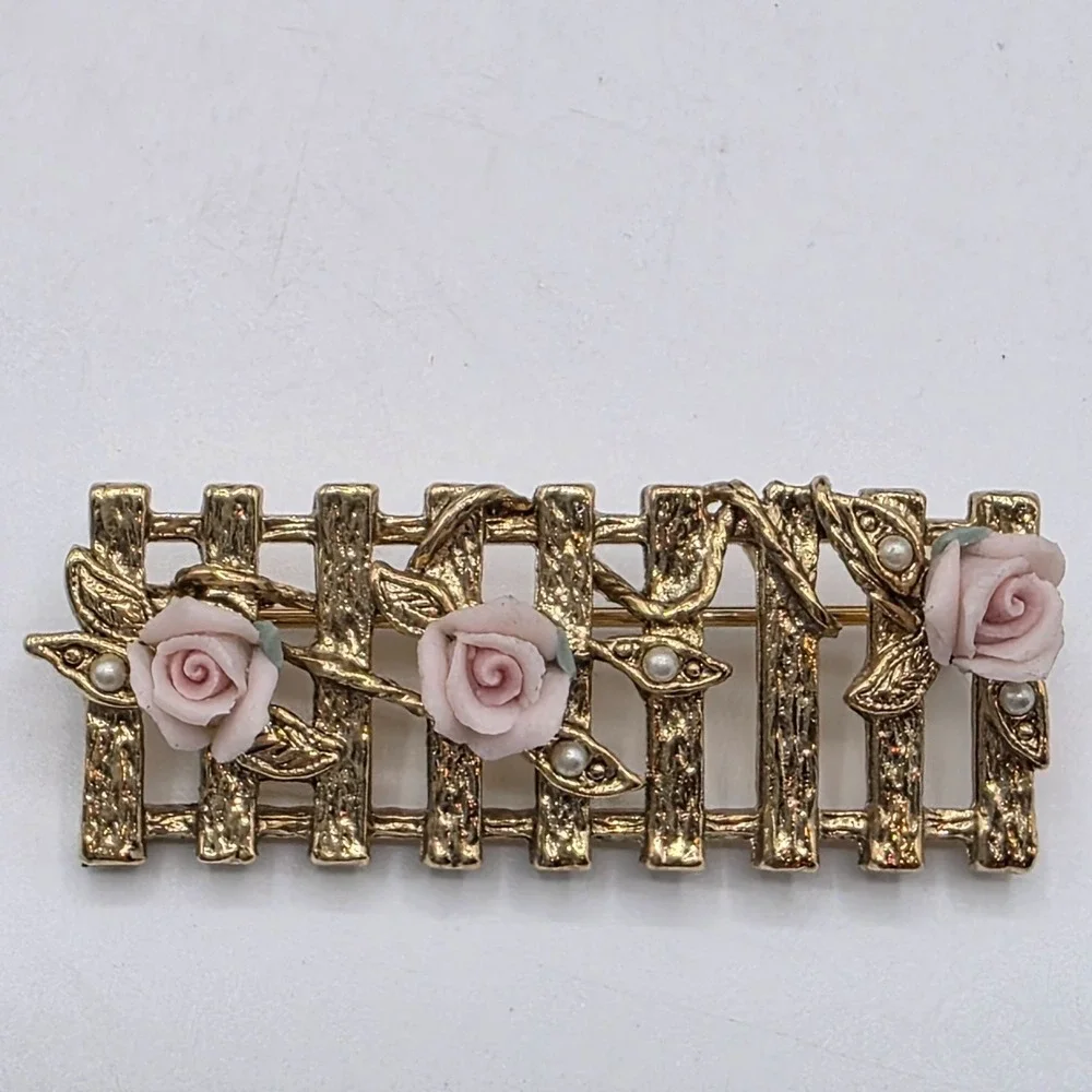 Gold Tone Rose‎ Fence Brooch Pin Pink Roses Faux Pearls Garden Accent Coquette